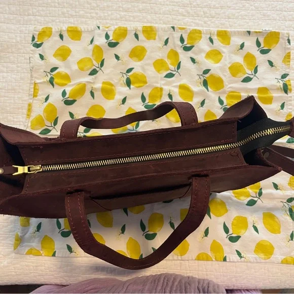 Portland Leather Large Lola Zipper Crossbody Tote Bag - Picture 6 of 8